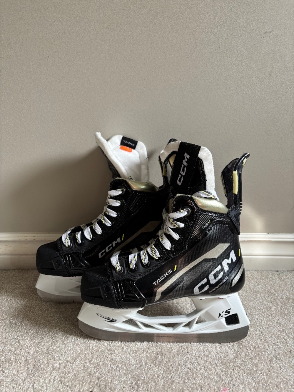 CCM AS-V Hockey Skates- Junior Size 2.0